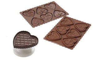 STAMPO IN SILICONE COOKIE HEART MARRONE + TAGLIAPASTA IN PACK SLIM