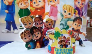 KIT TOP  FESTA COMPLEANNO ALVIN SUPER STAR ,CON LECCA LECCA, BASE PERSONALIZZATA ,POSTER E SAGOMA IN POLISTIROLO